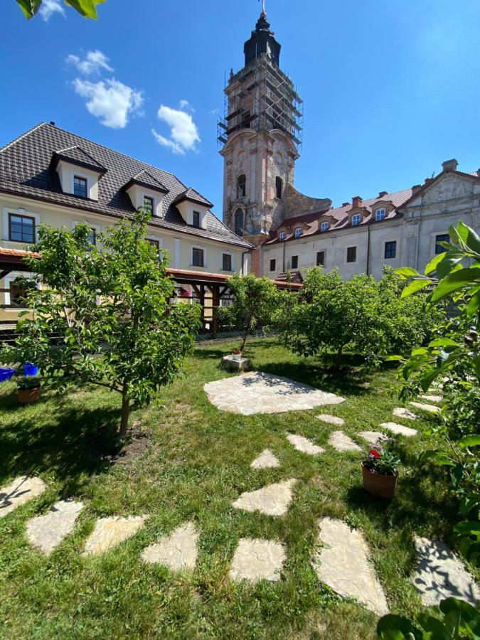 Spadok Hotell Kamjanets-Podilskyj Exteriör bild